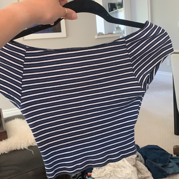 Brandy Melville crop top - Picture 2 of 5